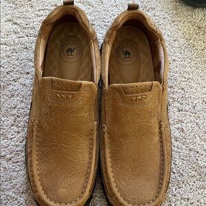 Camel Crown Tan Embossed Loafers Size 12